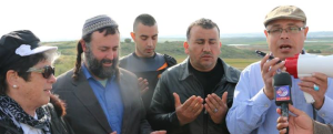 AR-Gaza-Cross-Border-Praying-On-TV A7